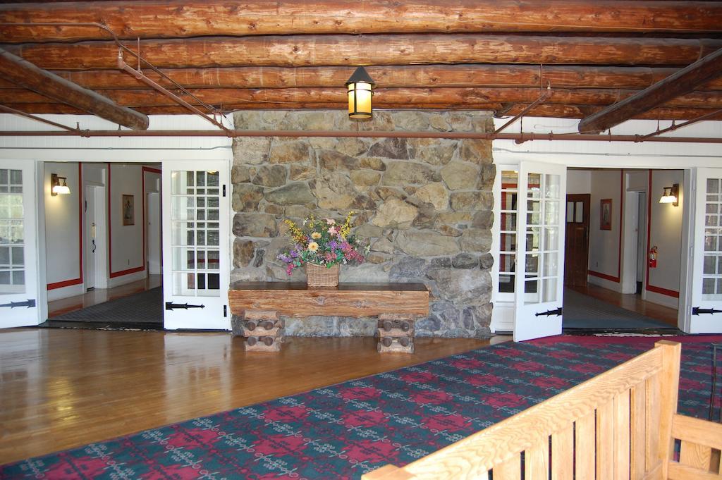 Glacier Park Lodge East Glacier Park Village Bagian luar foto