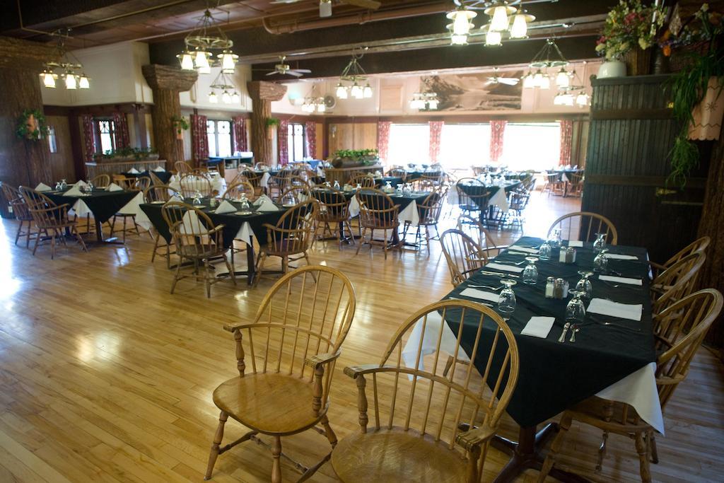 Glacier Park Lodge East Glacier Park Village Bagian luar foto